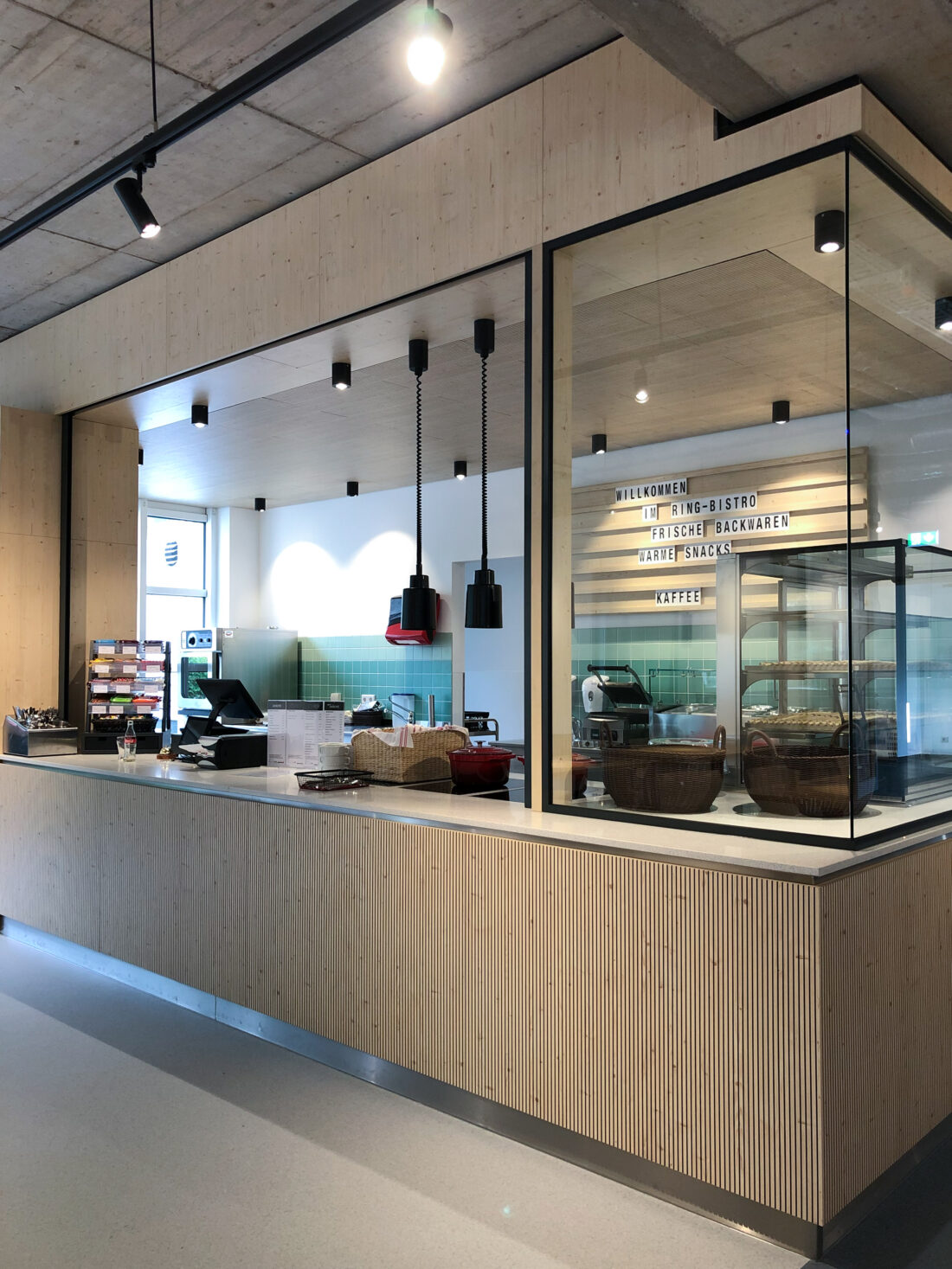 Bürogebäude, Bistro, Umbau, Bauen im Bestand, Architektur, Innenarchitektur, Restaurantdesign, Office Design