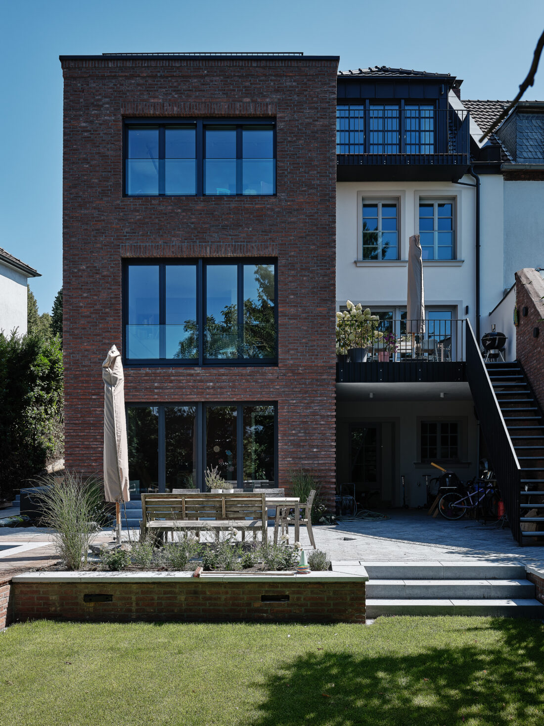 Gartenansicht Neubau und Bestandshaus