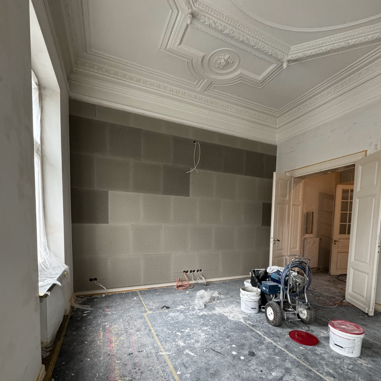 Altbausanierung_Baustellendetail_Historische-Stuckdecke